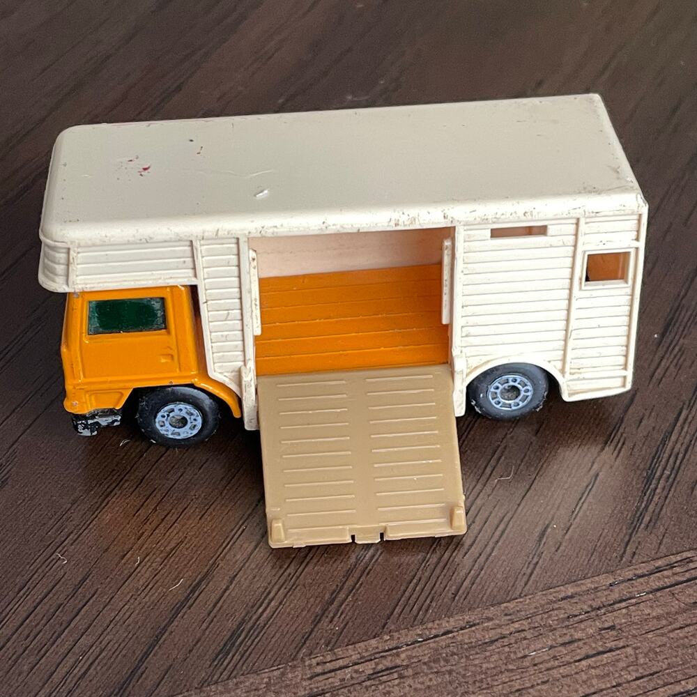 Vintage Matchbox Horse Box Truck #40 1977 Lesney 3" Made in England Toy